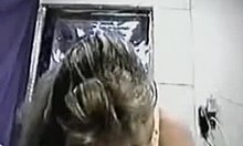Amatorska blondynka robi gorącą loda POV w pociągu w tym gorącym filmie