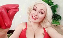 Lingeri-klædt elskerinde driller og ydmyger sin partner med en lille pik i hjemmelavet video