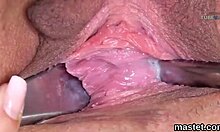 O tânără cehă își arată vaginul larg în prim-plan