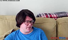 Видео высокой четкости, на котором парень-любитель спермирует британского гея