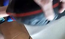 A adolescente Laura é amarrada e penetrada em um vídeo POV enquanto usa sapatos de salto alto